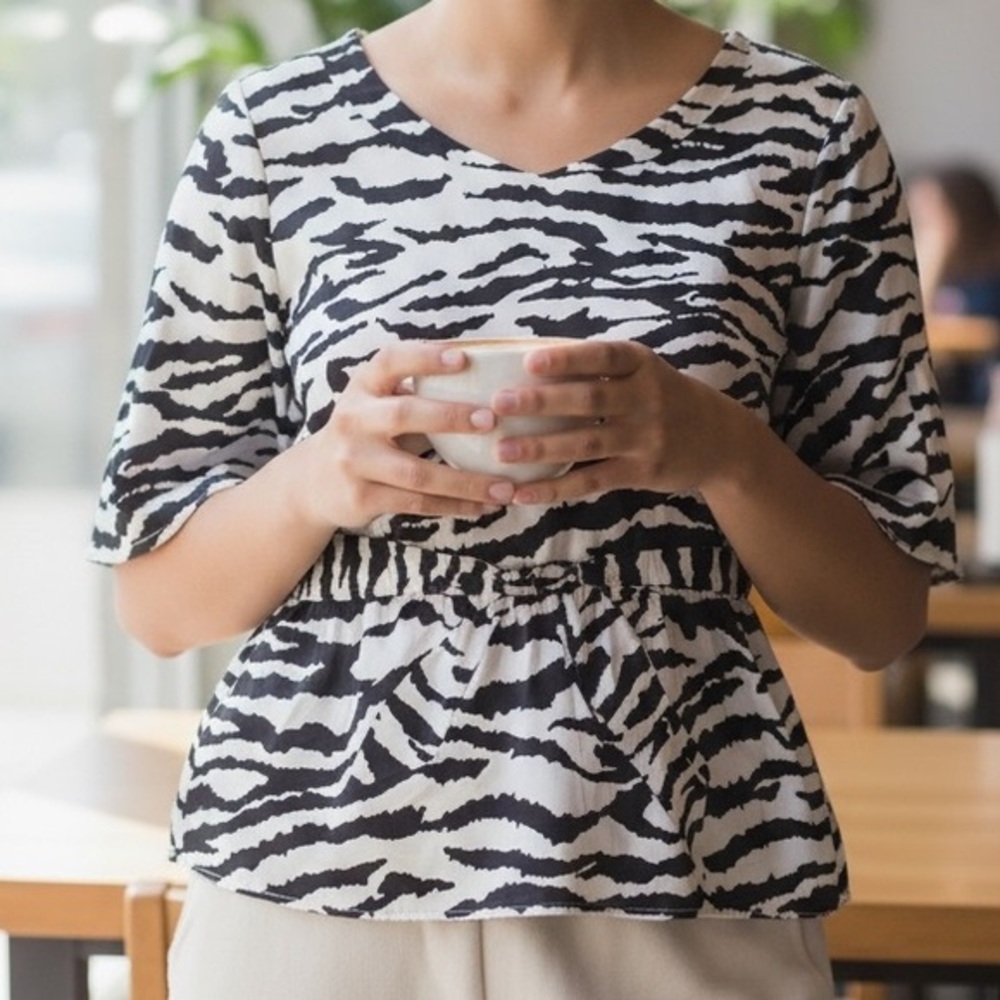 LOFT Zebra Print Blouse Short Sleeve Size M